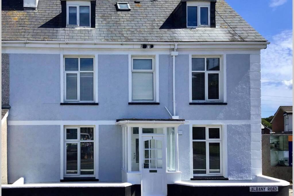 Large 5 Bed 3 Bath House 300 Meters From Beach And Restaurants نيوكويي المظهر الخارجي الصورة
